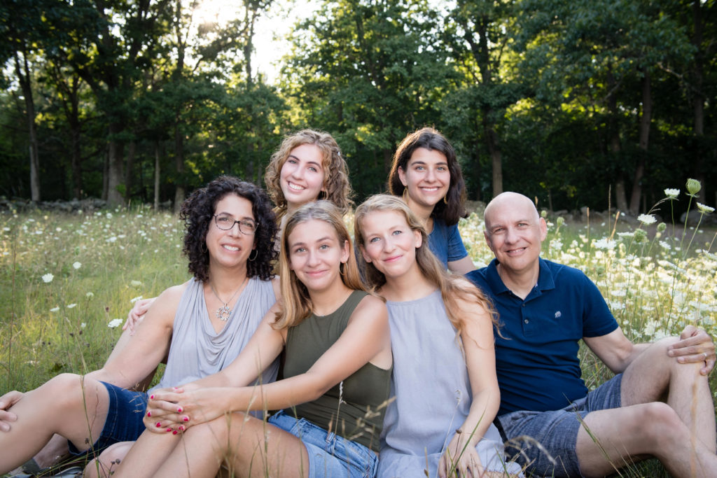 what to wear to your family photo session: analogous colors
